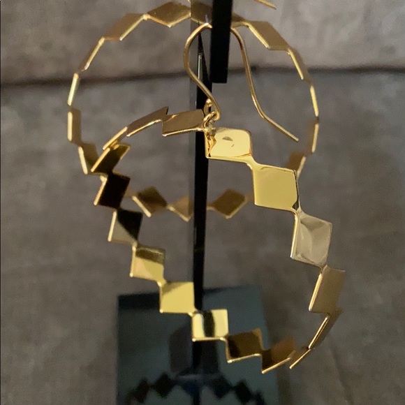 Oversized high shine gold hoop earrings - Picture 6 of 11